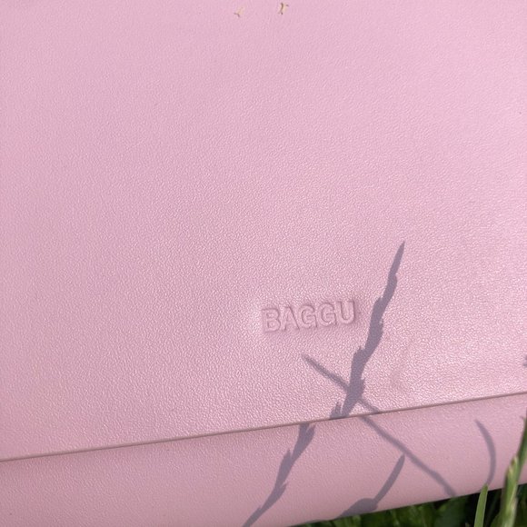 BAGGU Compact Leather Crossbody LILAC (RARE) - Picture 3 of 5